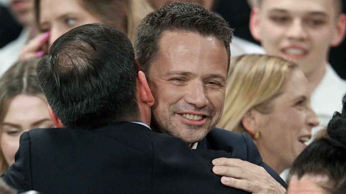 Warszawa, 01.06.2025. Wybory prezydenta RP - II tura. Kandydat KO w wyborach prezydenckich, prezydent Warszawy Rafał Trzaskowski w swoim sztabie wyborczym w Warszawie, 1 bm. Zakończyło się głosowanie w II turze wyborów prezydenta RP. (aldg) PAP/Radek Pietruszka