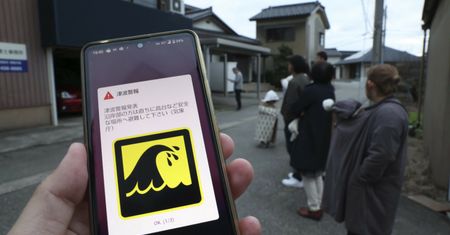 Trzęsienie ziemi w Japonii i ostrzeżenie o tsunami. Rząd kontroluje stan elektrowni atomowych