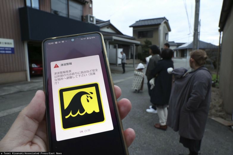 Trzęsienie ziemi w Japonii i ostrzeżenie o tsunami. Rząd kontroluje stan elektrowni atomowych