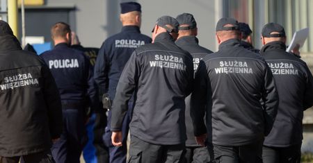 Afera podczas szkolenia w Służbie Więziennej. Pijany wezwał policję