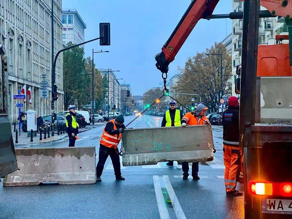 Zapory w Warszawie. Policja działała przed 11 listopada