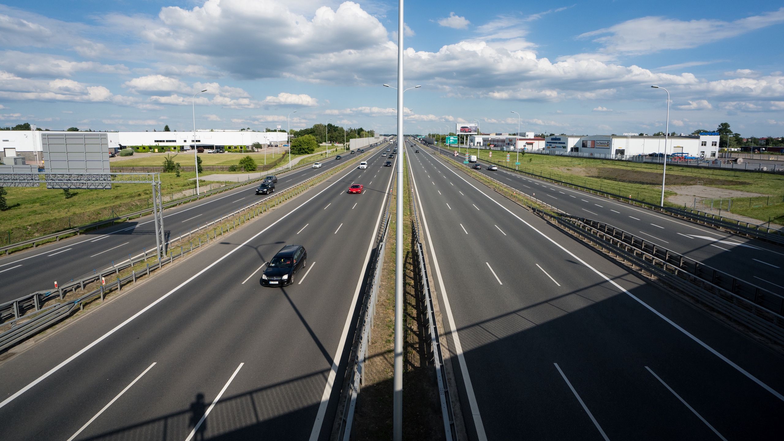 Wrocław. Spacerował po autostradzie A4. Trafił do więzienia