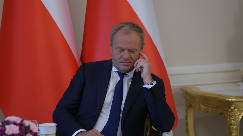 Donald Tusk czekający na Karola Nawrockiego