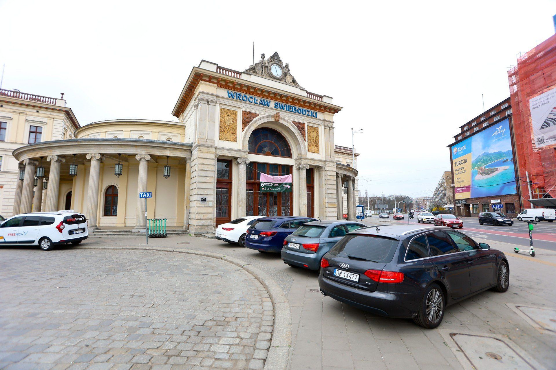 Teraz już wszystko wskazuje na to, że już za kilka lat Świebodzki odzyska swój pierwotny charakter i znów przyjmie pasażerów.