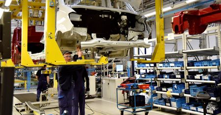 Stają fabryki Mercedesa w Europie. Brakuje półprzewodników