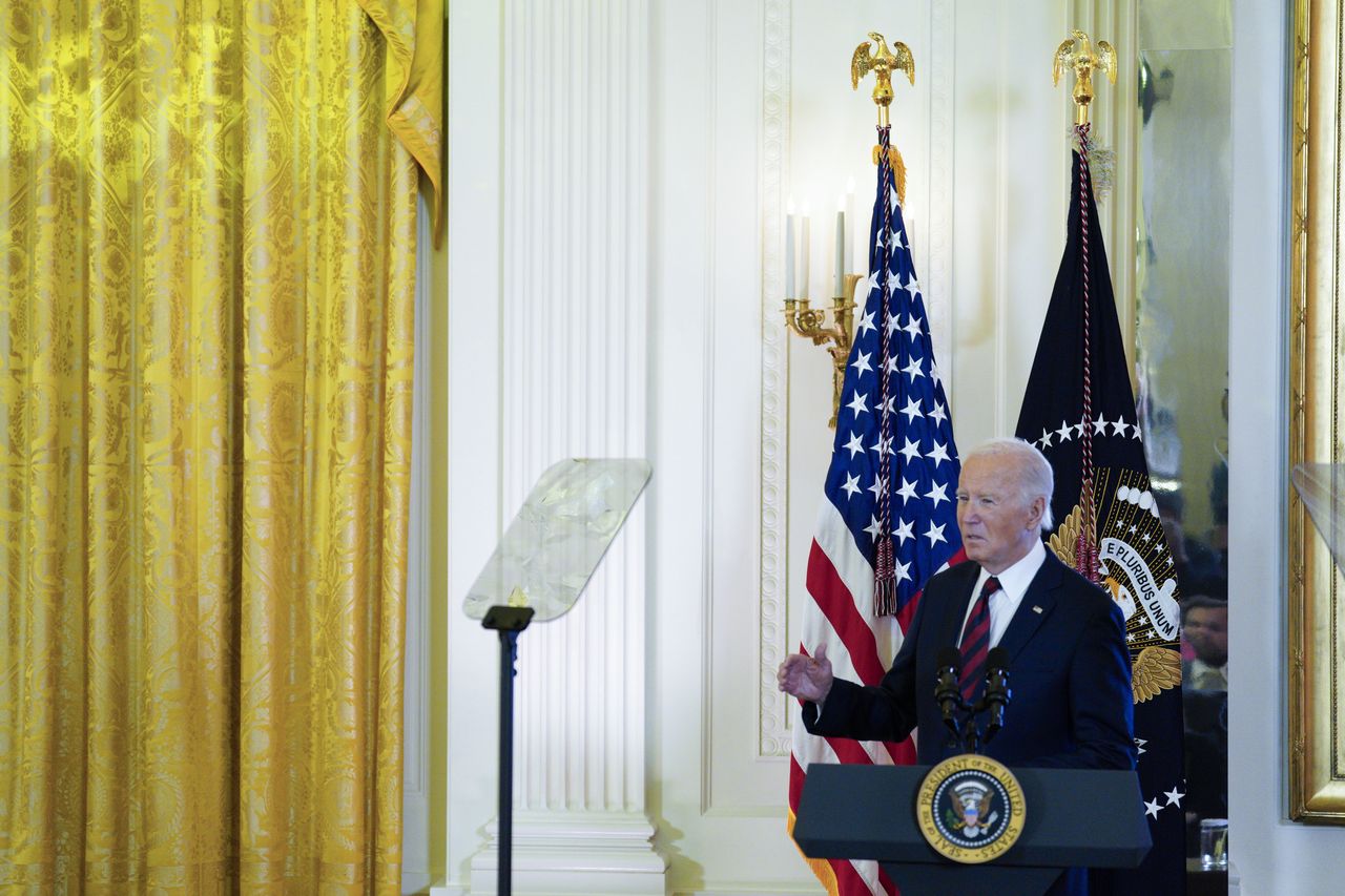 US President Joe Biden delivers remarks at a performance to honor American veterans on the eve of the 83rd Anniversary of the attack on Pearl Harbor in the East Room at the White House in Washington, DC, USA, 06 December 2024. EPA/Yuri Gripas / POOL Dostawca: PAP/EPA.