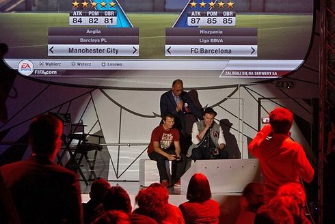 Konferencja EA - turniej FIFA 12 komentuje Dariusz Szpakowski mecz FC Barcelona vs Manchester City