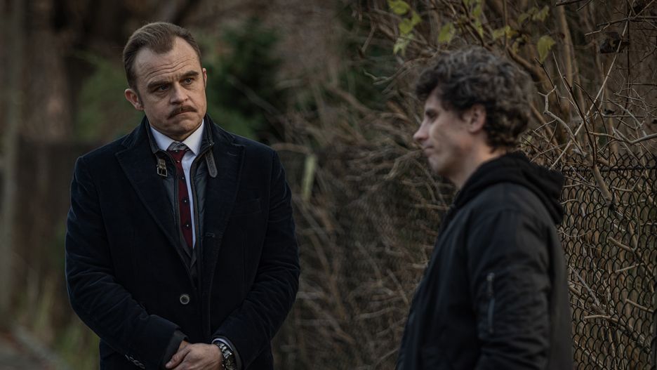 Piotr Rogucki w roli cynicznego właściciela domu pogrzebowego to jeden z filarów "Minuty ciszy"