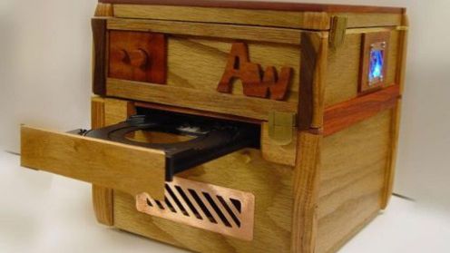 Komputer w szkatułce zamknięty 1