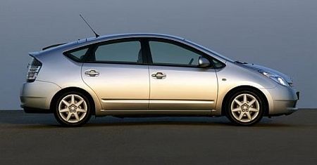 Dwa kolejne modele hybrydowe od Toyoty