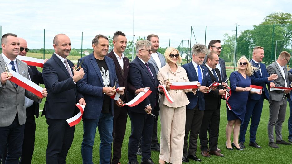 Otwarcie nowoczesnego internatui kompleksu sportowego w Łopusznie.