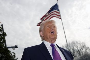 Trump o cenach ropy i Iranie: zarabiamy krocie