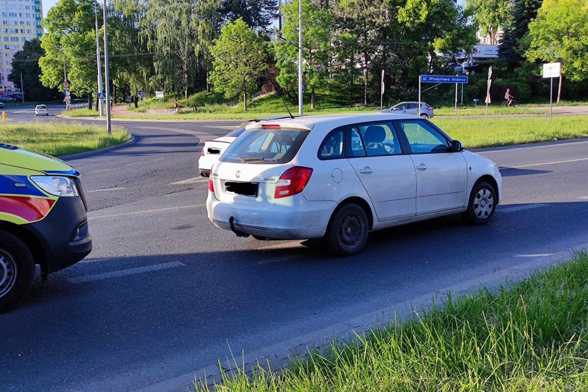 Zderzenie forda ze skodą na rondzie Berbeckiego