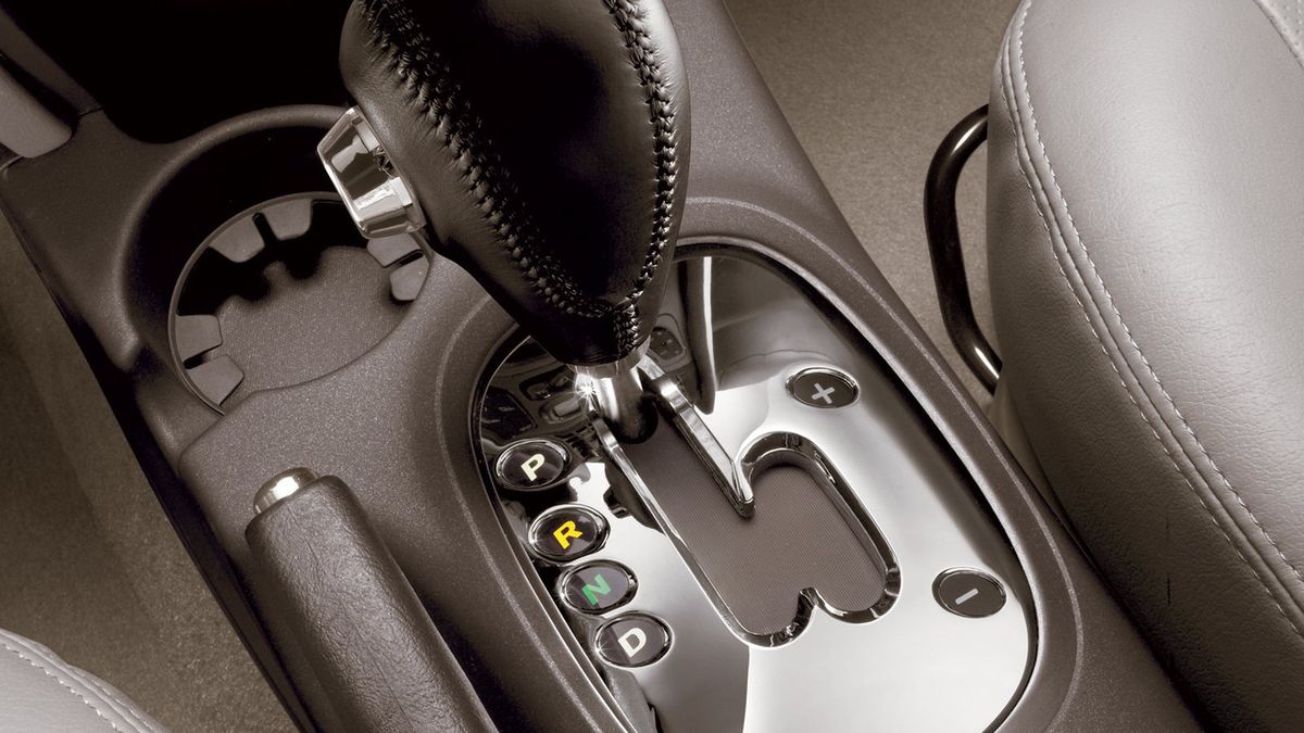 Automatyczne skrzynie biegów cieszą się coraz większą popularnością. Nawet w starszych autach nie straszą już drogim serwisem i naprawami.