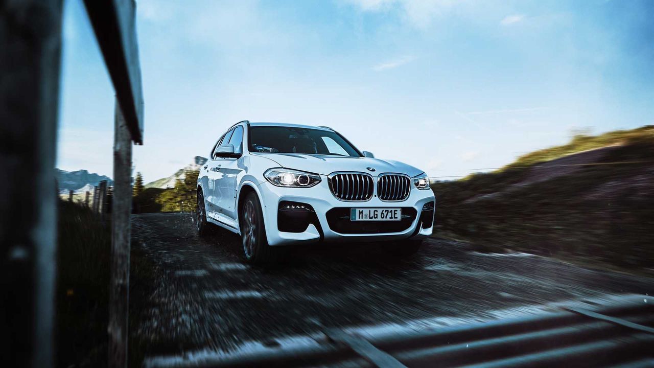 BMW X3 xDrive30e z wtyczką uzupełnia ofertę hybrydowych SUV-ów