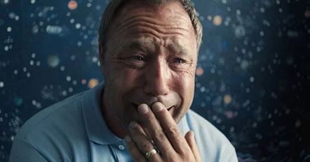 Bije rekordy na Netfliksie. Porażający serial, o którym nie da się łatwo zapomnieć