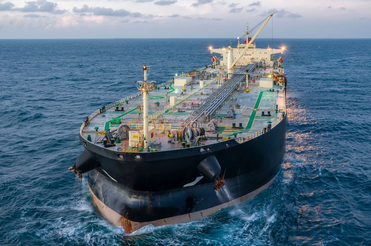 Oil prices falter amid uncertain demand in China and global oversupply