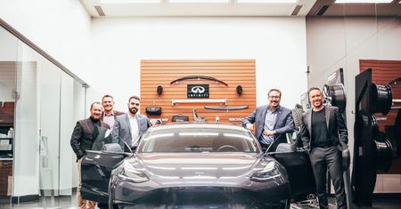 Chciał kupić elektryczne Infiniti, sprzedali mu Teslę Model 3