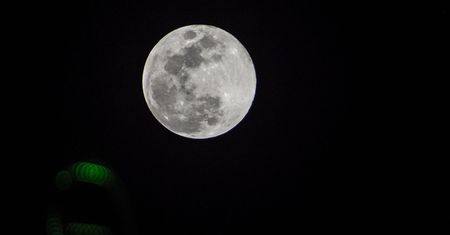 Stary jak świat? Naukowcy badają ile lat ma Księżyc