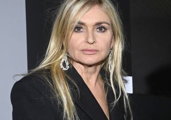 Ta kurtka to hit na jesień. Monika Olejnik nosi ją po mistrzowsku