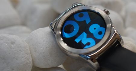 Jolla przeportowała system Sailfish OS na smartwatcha. Efekt robi wrażenie