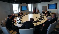 Przy KRRiT ruszył Okrągły Stół Medialny. „Kodeks dobrych praktyk nadawców” ma przeciwdziałać dezinformacji i mowie nienawiści