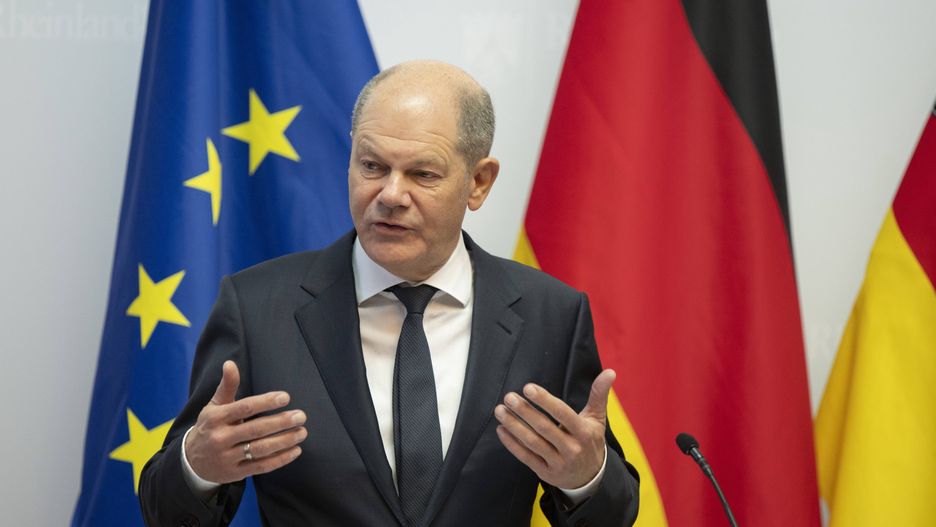 German Chancellor Scholz in Mainz
17 January 2023, Rhineland-Palatinate, Mainz: German Chancellor Olaf Scholz speaks during a press statement following a "Chancellor's Talk" on areas of innovation in the German and Rhineland-Palatinate chemical industries with representatives of the chemical industry at the State Chancellery. Photo: Boris Roessler/dpa 
Dostawca: PAP/DPA.
Boris Roessler