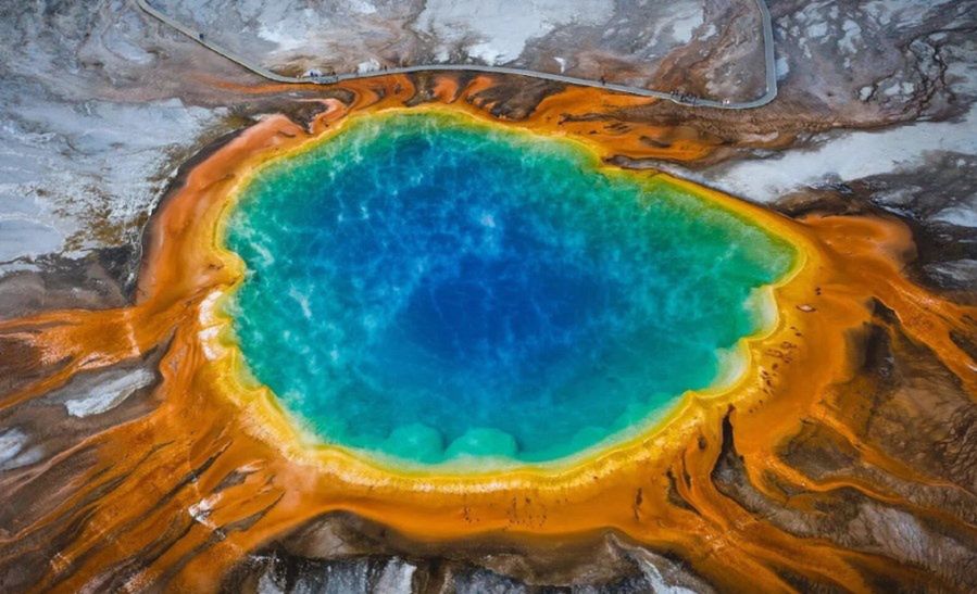 Grand Prismatic Spring w Parku Narodowym Yellowstone