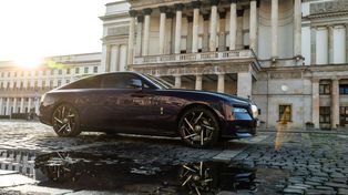 Rolls-Royce rezygnuje z planu pełnej elektryfikacji. V12 pozostanie przy życiu