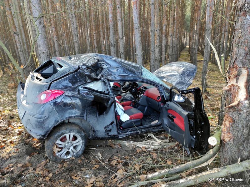 Oława. Poważny wypadek młodej kobiety. "Moja koleżanka krwawi, rodzice mnie zabiją"