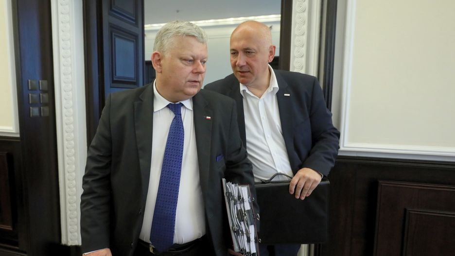 Gorąca dyskusja w studiu. Joachim Brudziński broni nocnej ustawy Suskiego