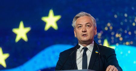"Wszyscy w Brukseli o tym wiedzieli". Robert Biedroń o reakcjach na reportaż o Janie Pawle II