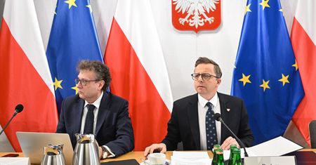 "Sypie się układ mafijny". Karnowski ostro o PiS