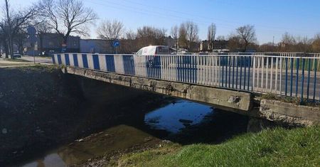 Rozbiorą stary most i zbudują nowy. Samochody objazdem, a piesi kładką