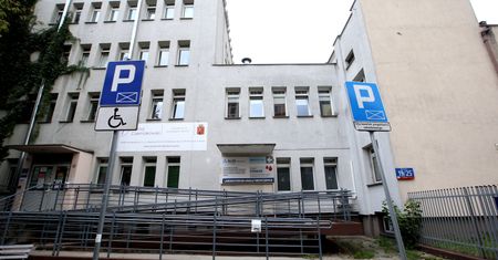 Szpital Czerniakowski. Odwołany dyrektor, coraz więcej chorych na COVID-19