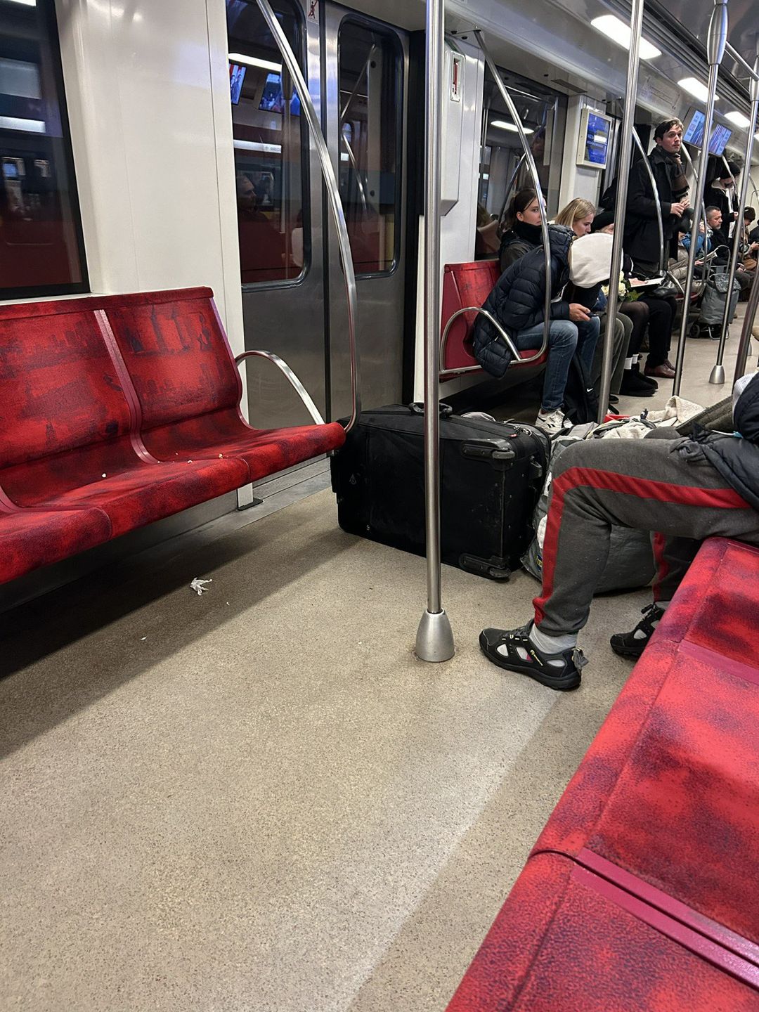 Osoby w kryzysie bezdomności w komunikacji miejskiej