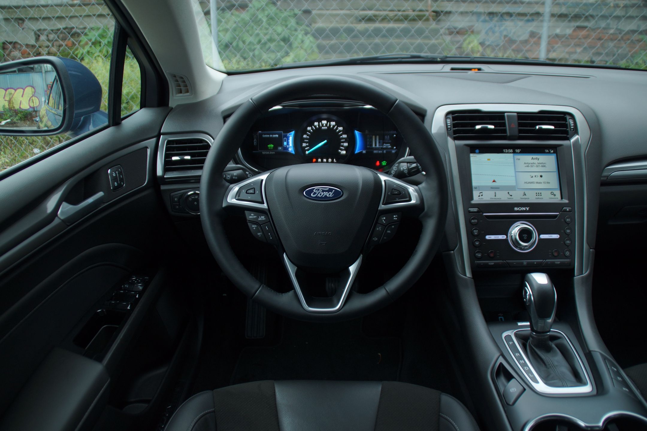 Odtwarzacz CD w fordzie mondeo (2020)