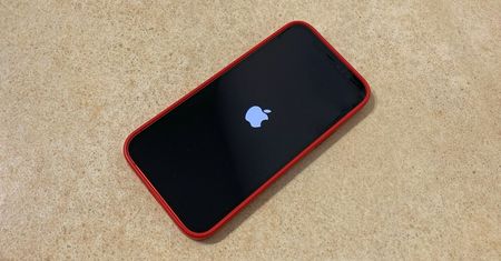 Co zrobić gdy iPhone się zawiesi? Jak zresetować iPhone'a?