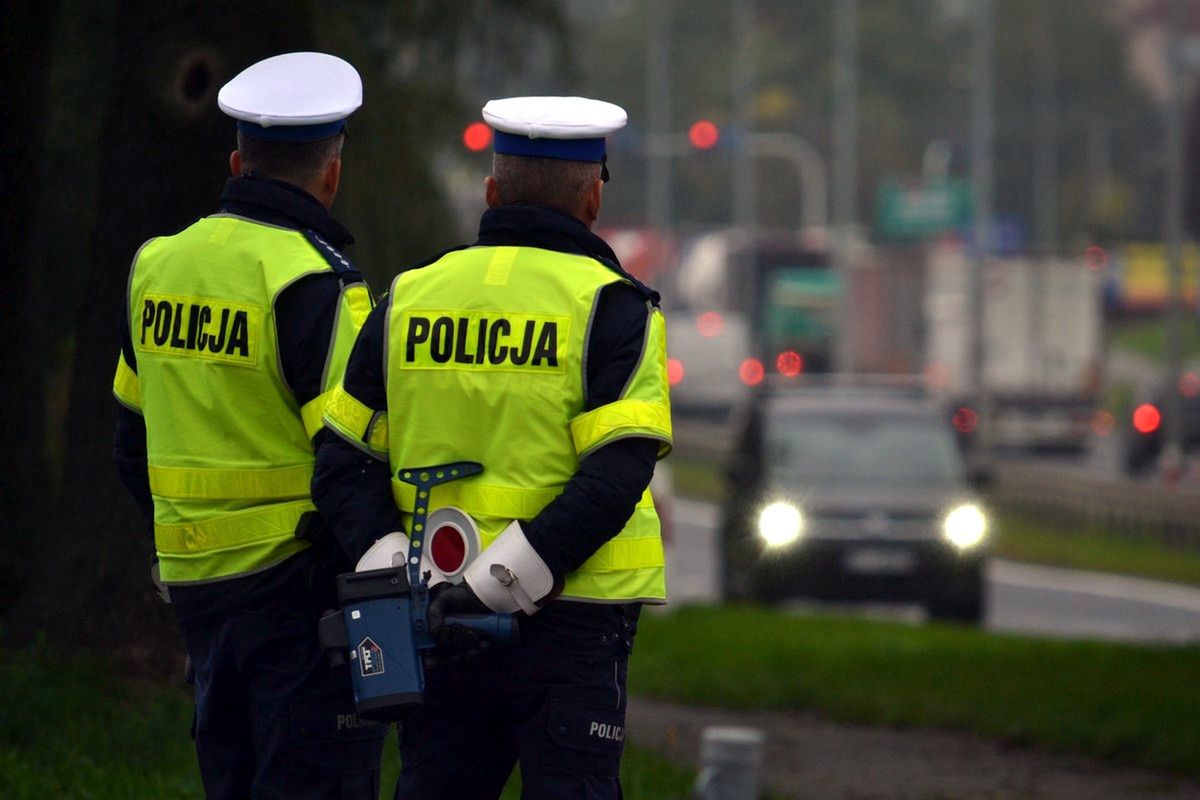 Policja wypuściła drona nad ulicę. Sypał się mandat za mandatem