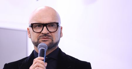 Miliardy zł przychodów i "groszowy" podatek. Brzoska grzmi