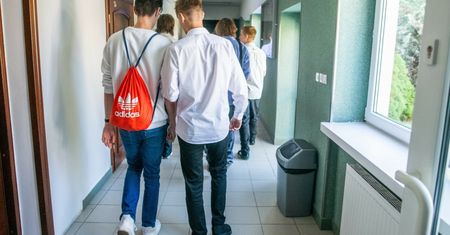 "Nocna zmiana" w szkole. Rodzice i uczniowie skarżą się na plany