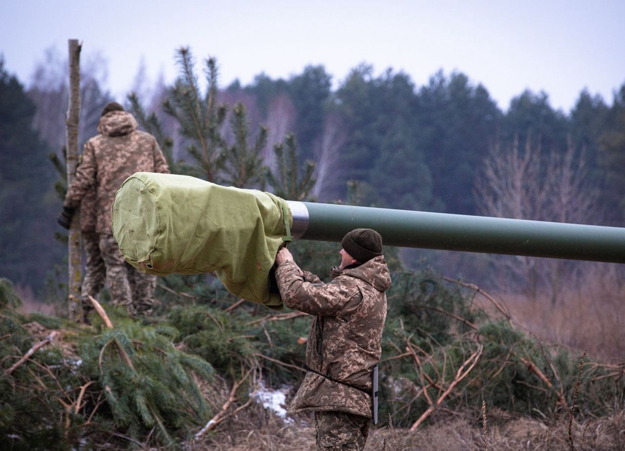 The Ukrainian military received its first Bohdana-B towed howitzer.