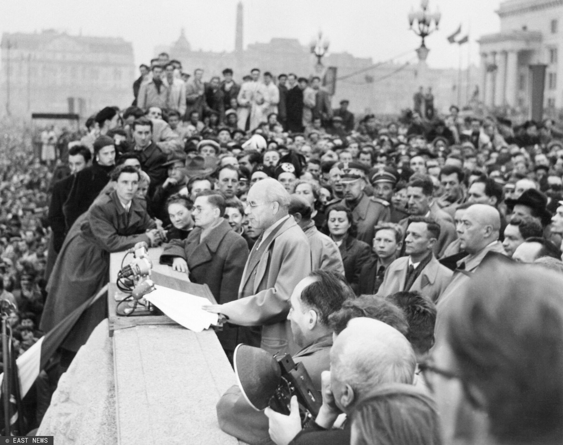 Te zdjęcia przeszły do historii. Słynne przemówienie Gomułki 2