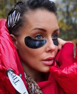 Małgorzata Rozenek w stroju "bojowym". Czarne płatki pod oczami i śniegowce