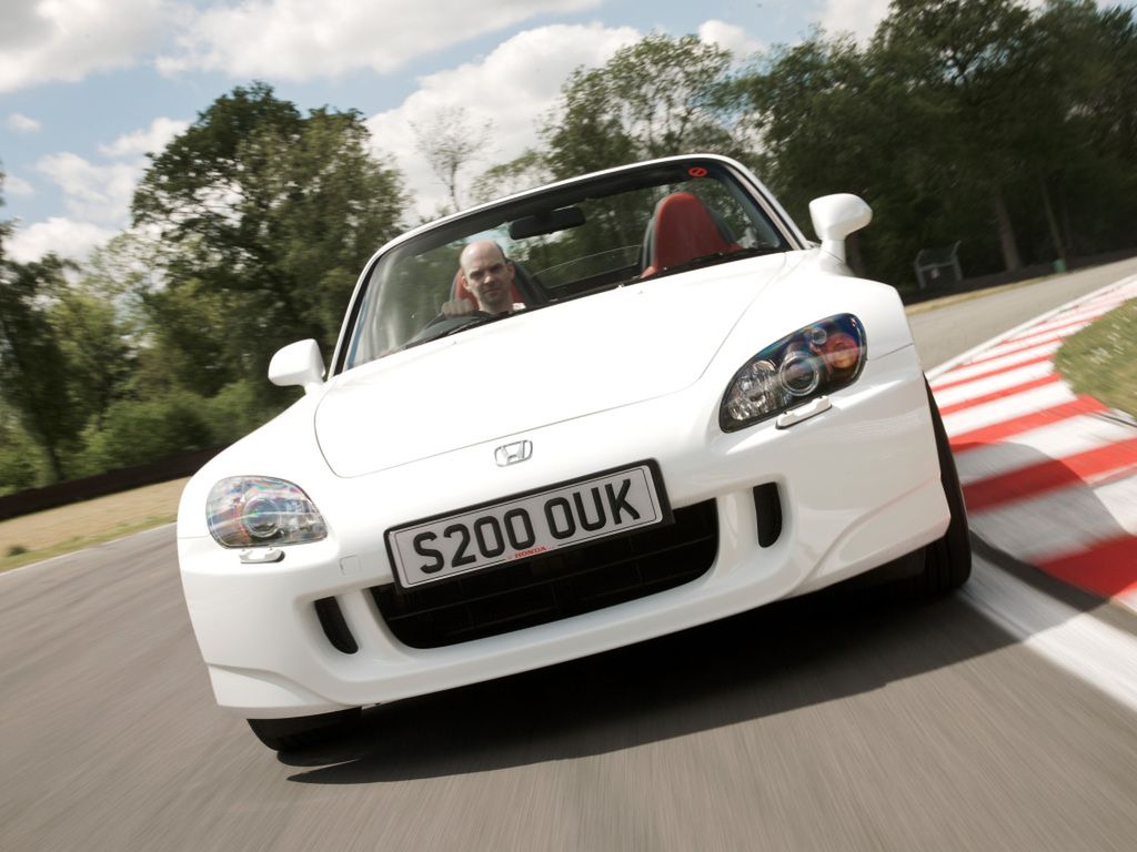 Roadster S2000 był doskonały, ale Honda wiedziała, że ten segment nie ma przyszłości