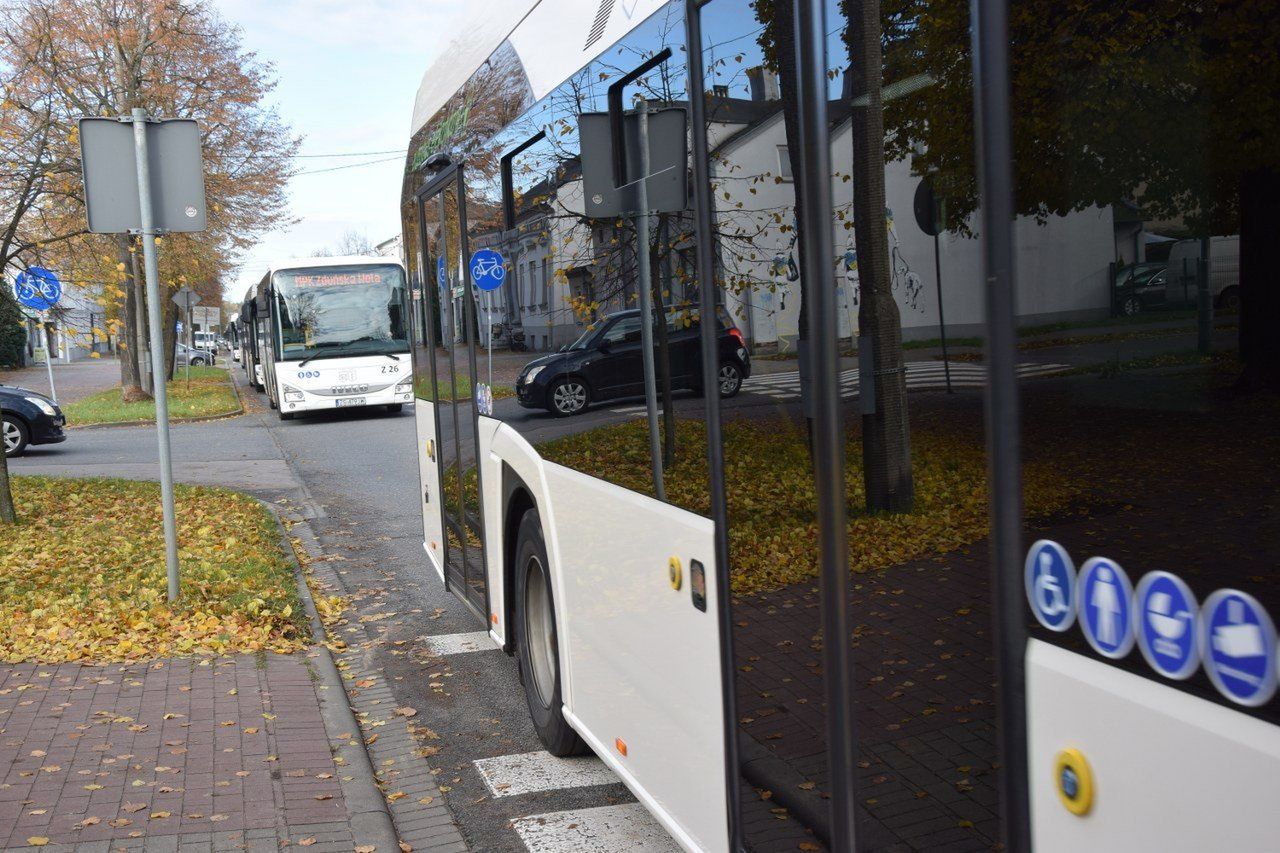 Parada autobusowa przejechała przez miasto z okazji 200-lecia Zduńskiej Woli