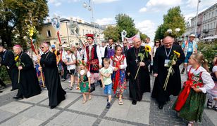 Tłumy ludzi w Częstochowie. Zaczyna się szczyt