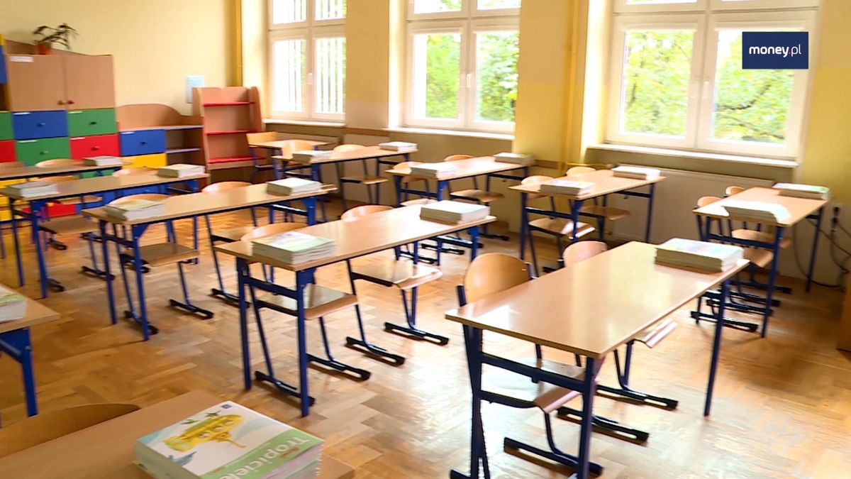 Kiedy możliwy powrót dzieci do szkół?