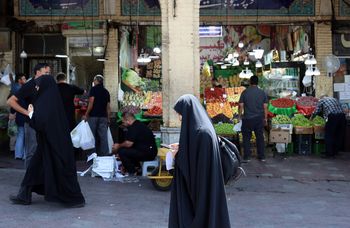 W miesiąc wyrzucili prawie ćwierć miliona ludzi. Iran deportuje
