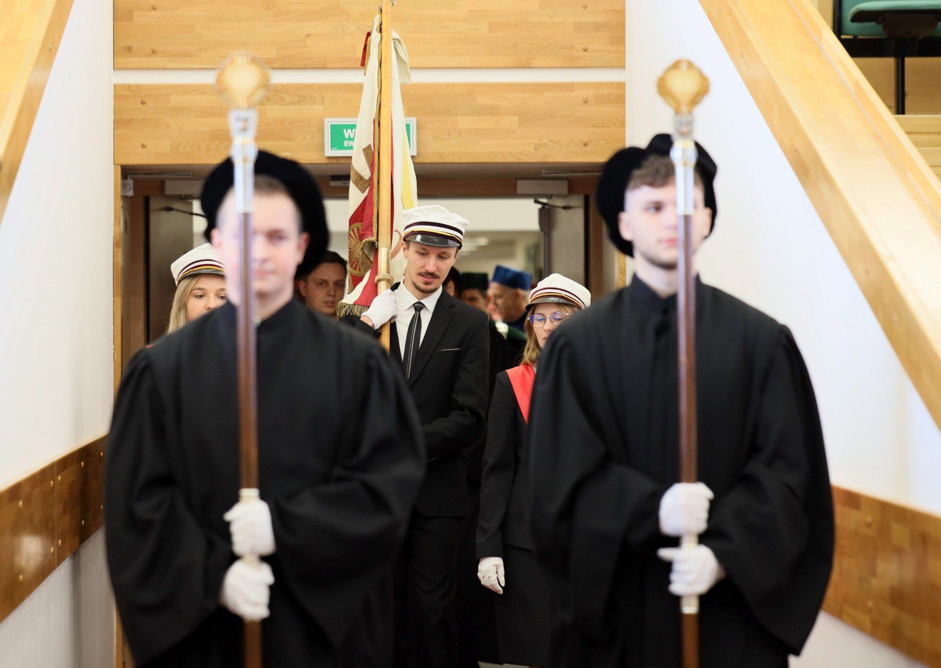 Katolicki Uniwersytet Lubelski oficjalnie zainaugurował dzisiaj (19 października) rok akademicki 2025/26. Kształcić się na nim będzie ponad 8 tys. studentów. Studia na pierwszym roku rozpoczęło prawie 3,5 tys. osób.